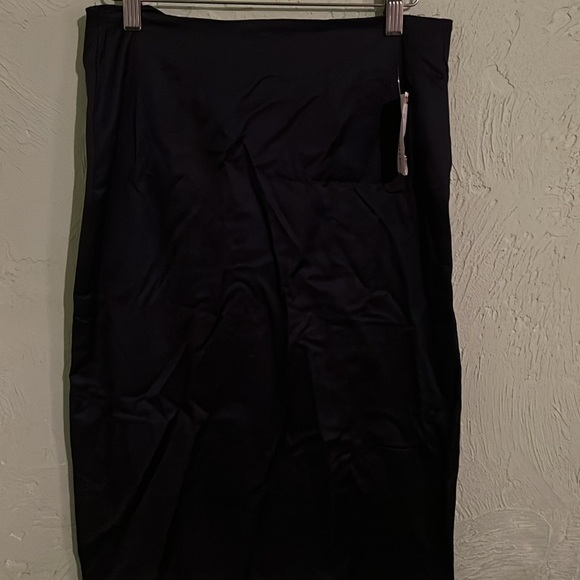 Skirt - Picture 2 of 6
